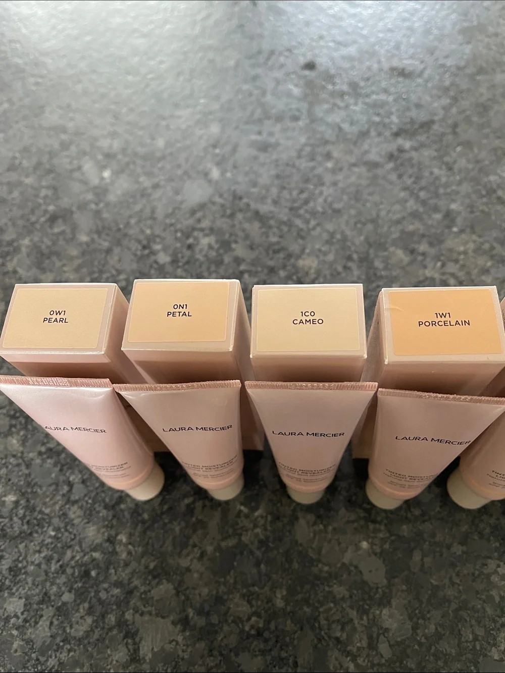 Laura Mercier Tinted Moisturizer Light Revealer Natural Skin Illuminator SPF 25